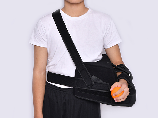 海綿肩外展枕固定支具肩胛骨脫臼骨折固定肩肘關節外展抱枕